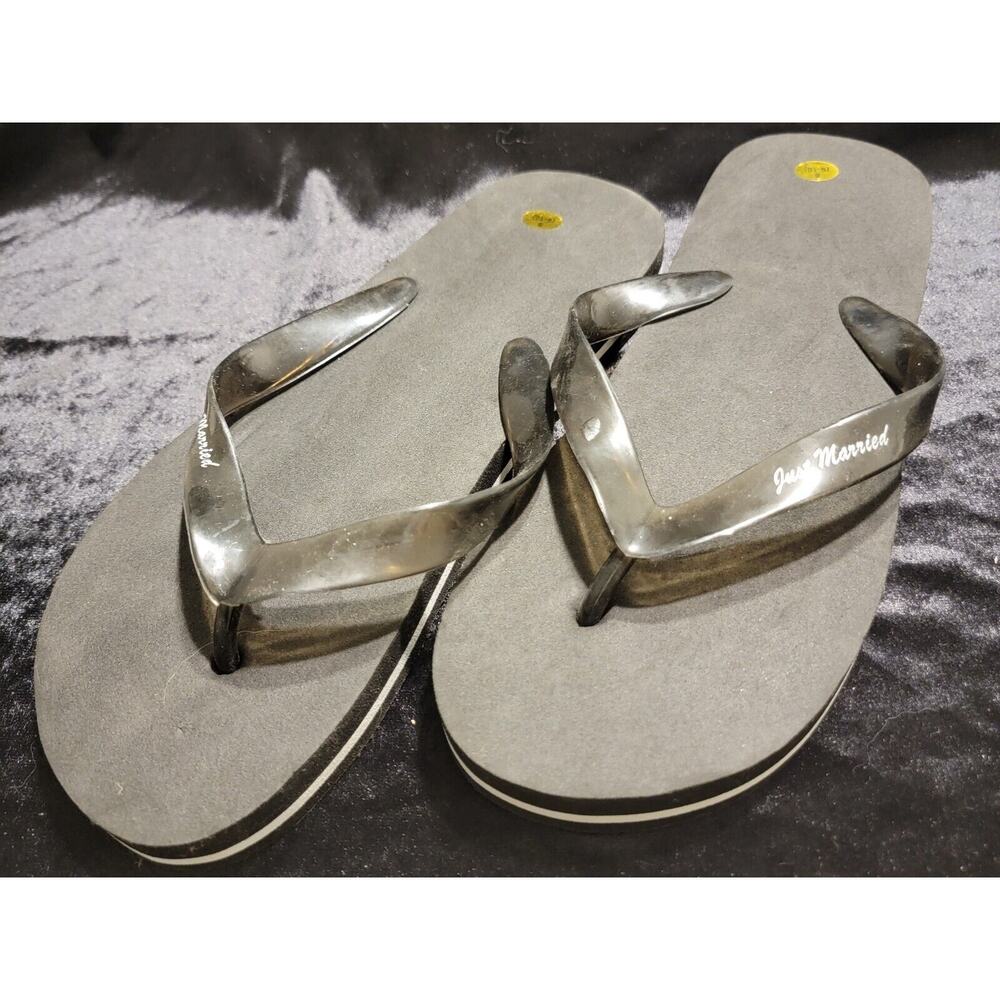 Victoria Lynn Unisex "Just Married" Black Flip Flops S 9-10 Beach Sand Markings